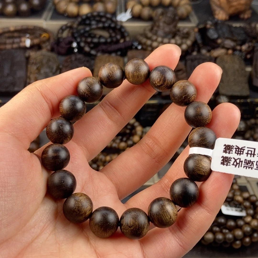 沉香手串河****司越南芽庄白棋楠玉化留疤