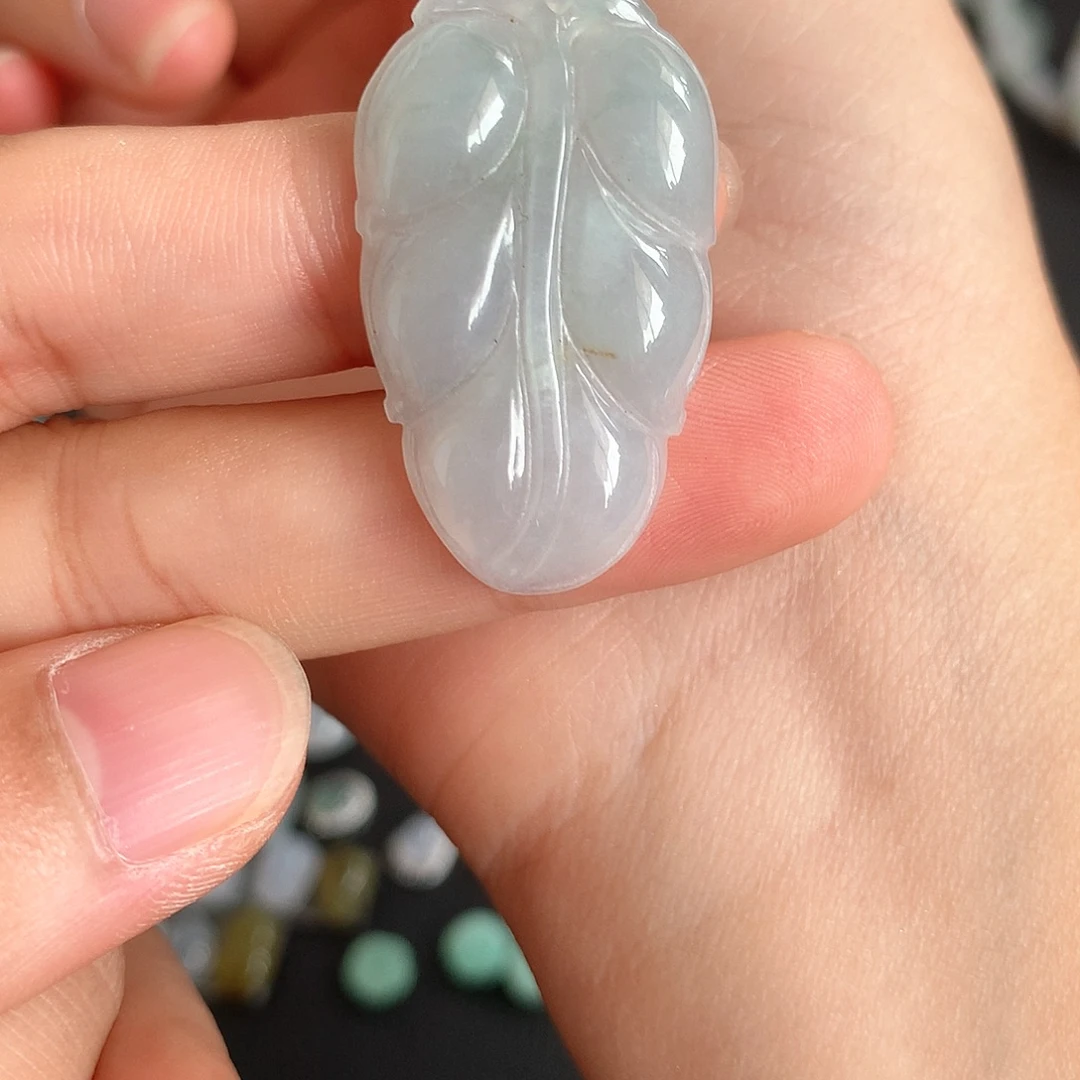 翡翠未镶嵌颈饰叶子