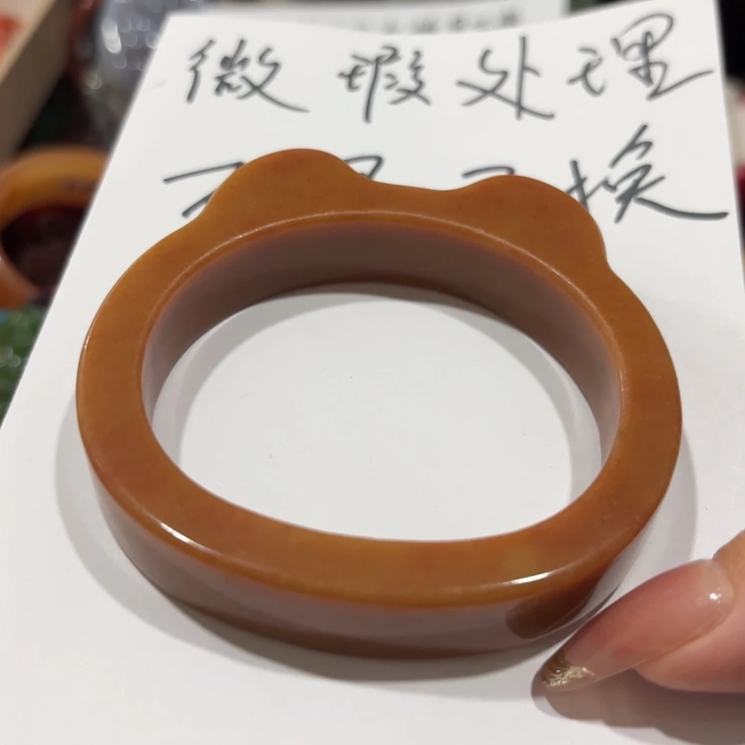 岫岩老玉（透闪石质玉）未镶嵌手镯贵妃形