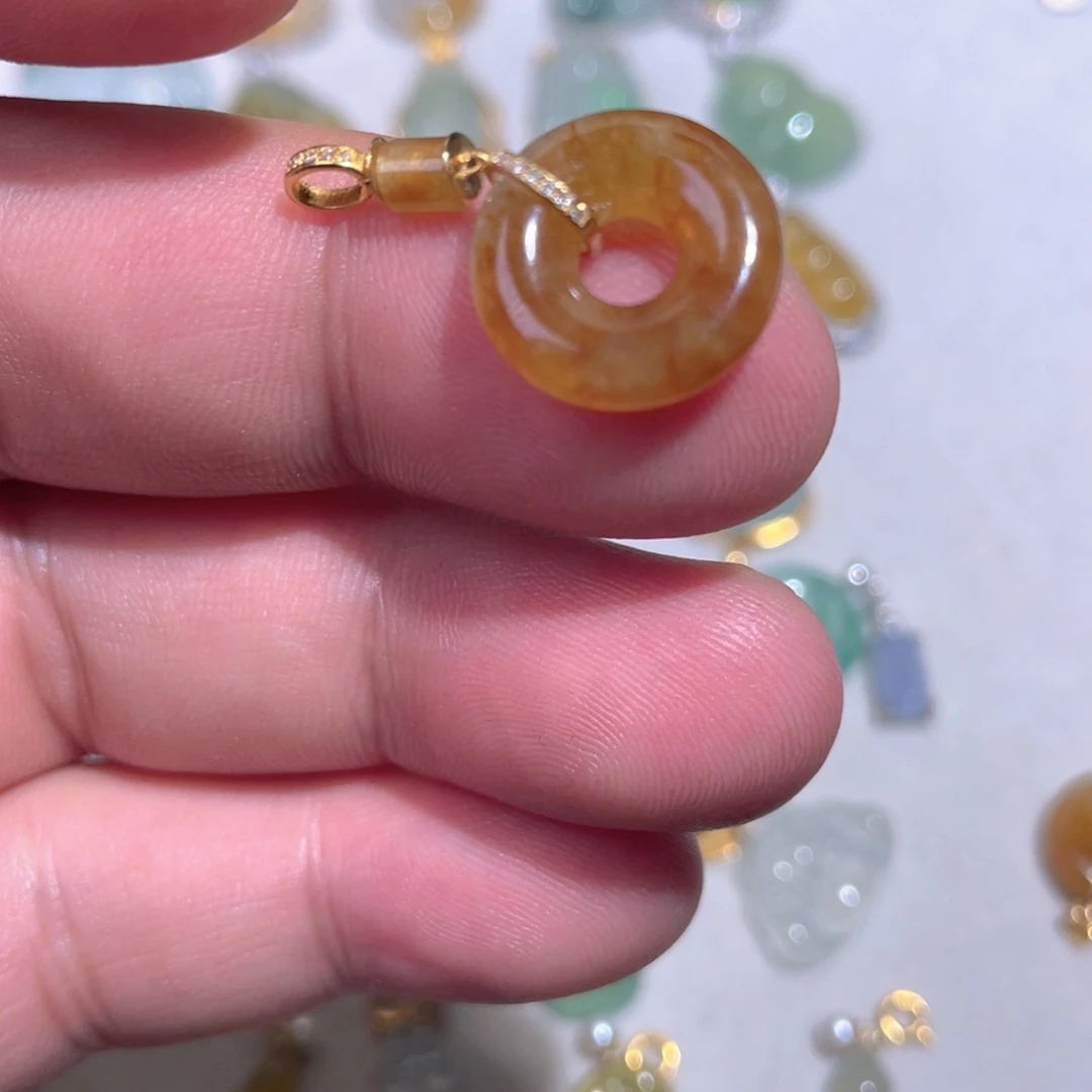 翡翠18K金镶嵌颈饰