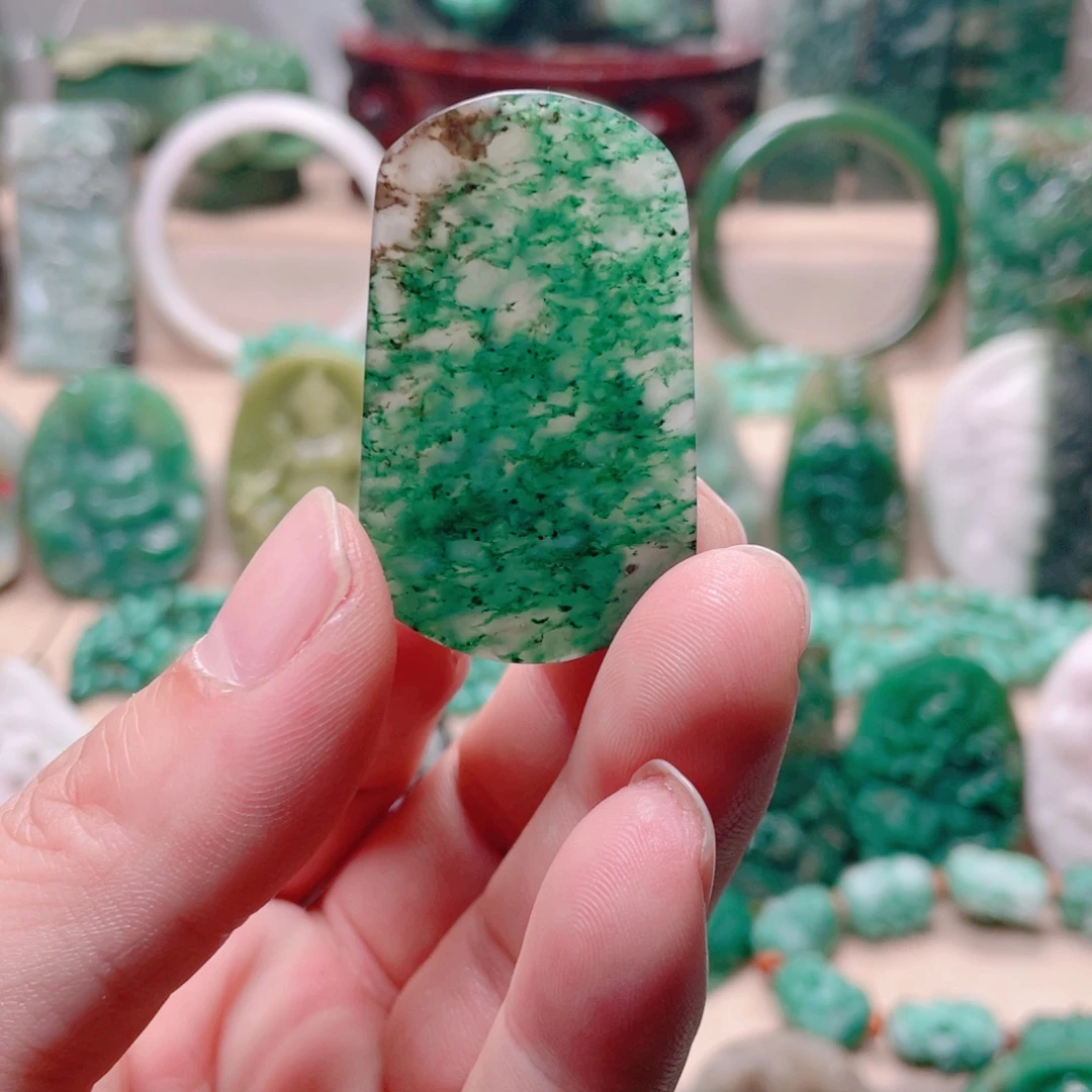 独山玉未镶嵌颈饰