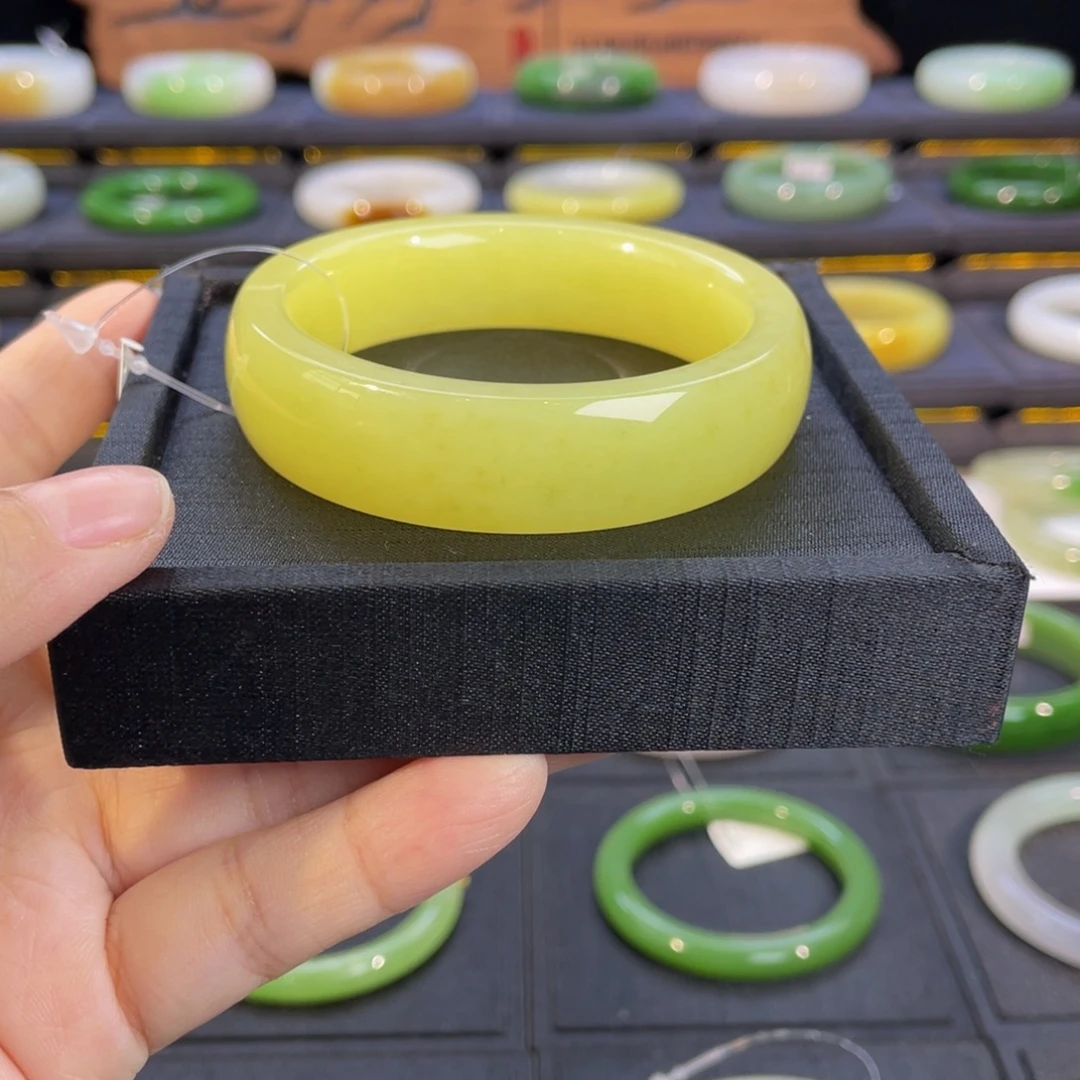 和田玉未镶嵌手镯-黄口鸡油黄！宽版