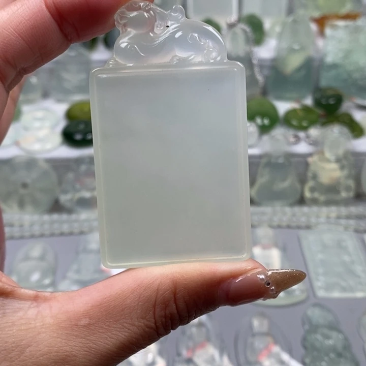 蛇纹石玉颈饰未镶嵌