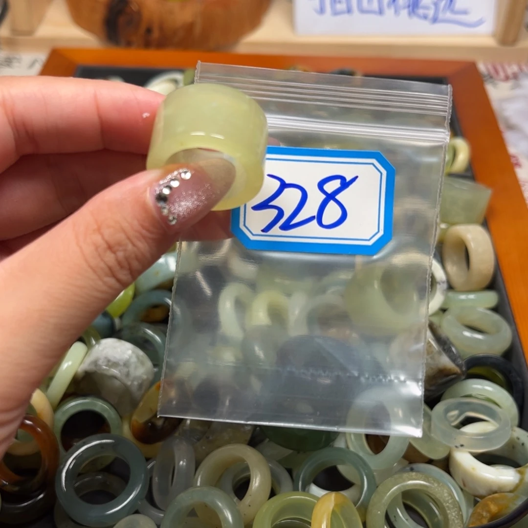 小***.蛇纹石玉未镶嵌珠宝奇石