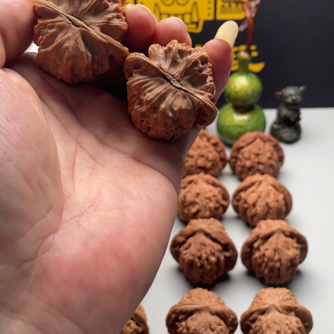 爱****文玩核桃吊坠三角白42