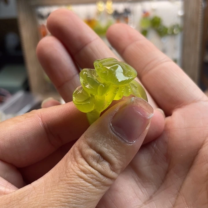 蛇纹石玉未镶嵌戒指君*姐