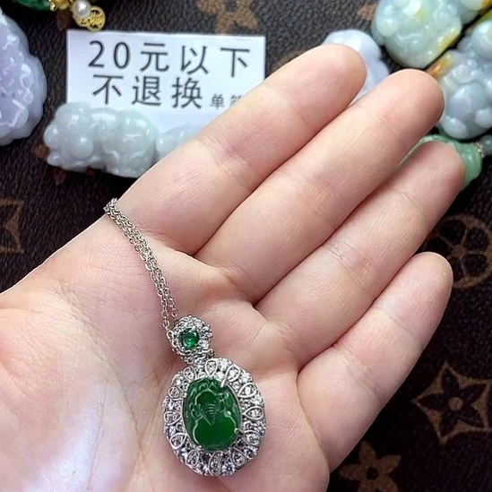 翡翠未镶嵌挂件貔貅