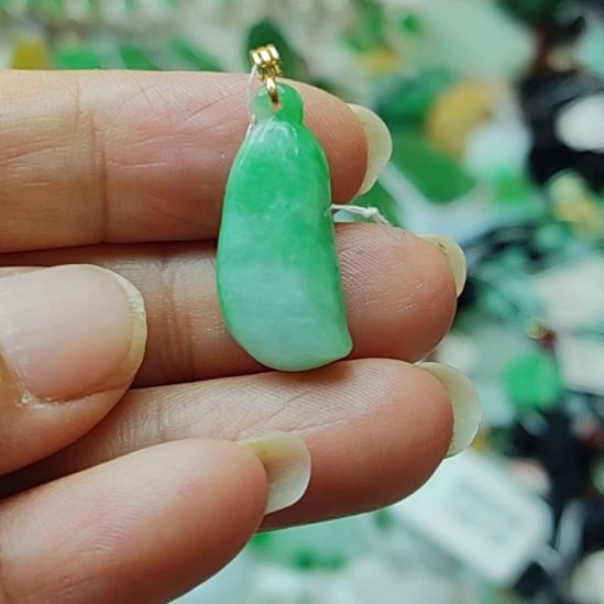 翡翠18K金镶嵌颈饰7