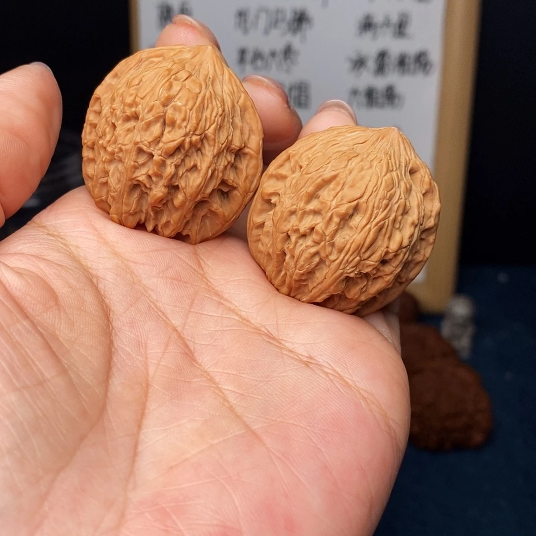 把件文玩核桃绣球