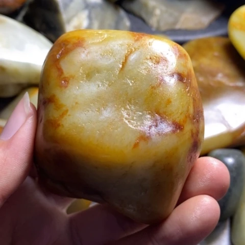 未镶嵌和田玉（糖玉）挂件