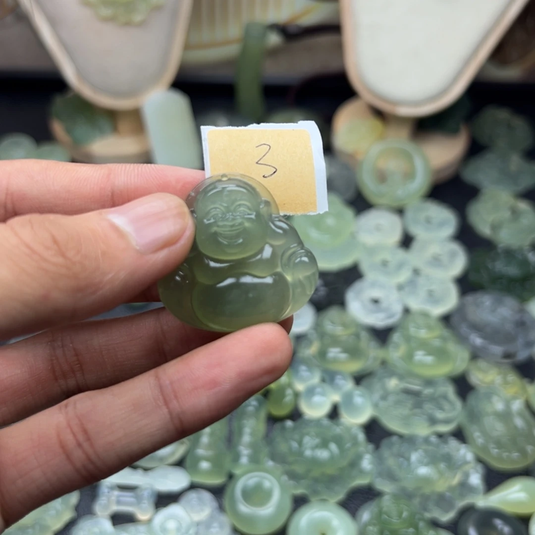 困***鱼蛇纹石玉未镶嵌颈饰小佛三号