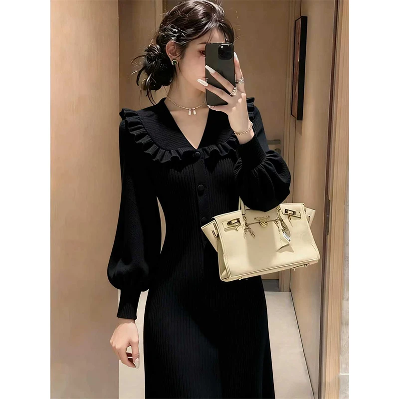 2025冬季新款巨好看富家千金穿搭气质日常通勤黑色娃娃领连衣裙子