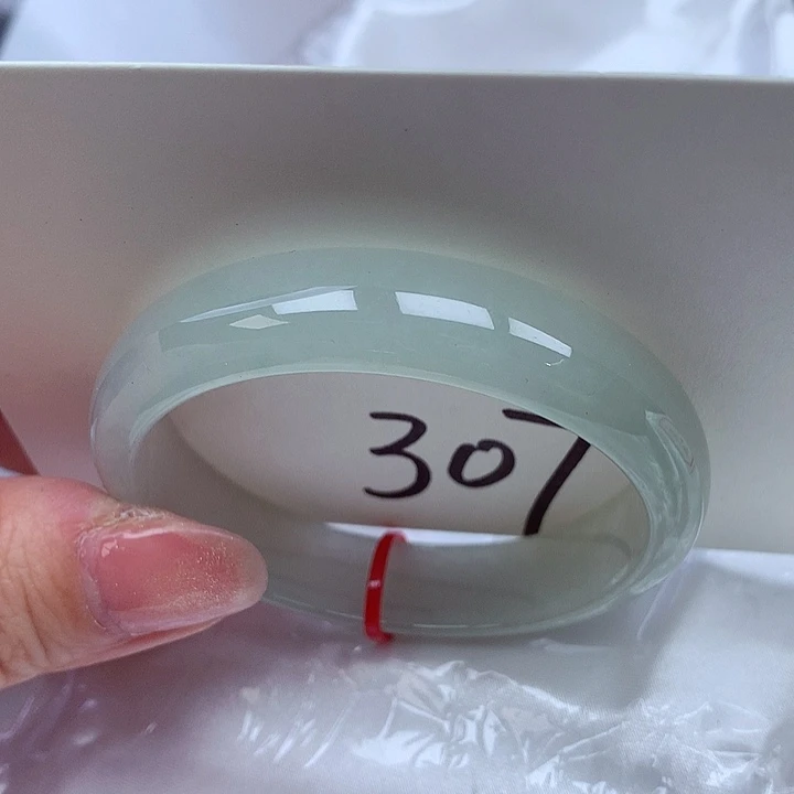 翡翠手镯未镶嵌翡翠