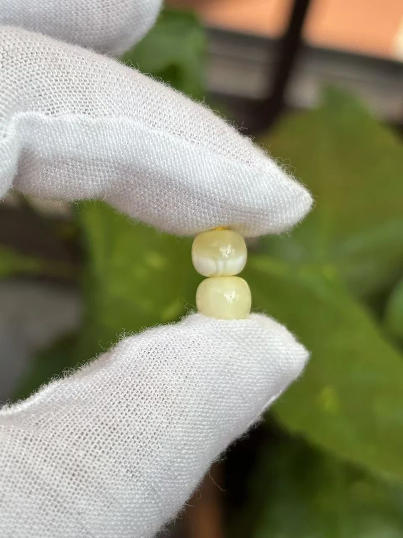 1562天然蜜蜡琥珀老型墩子7.3x5.5mm