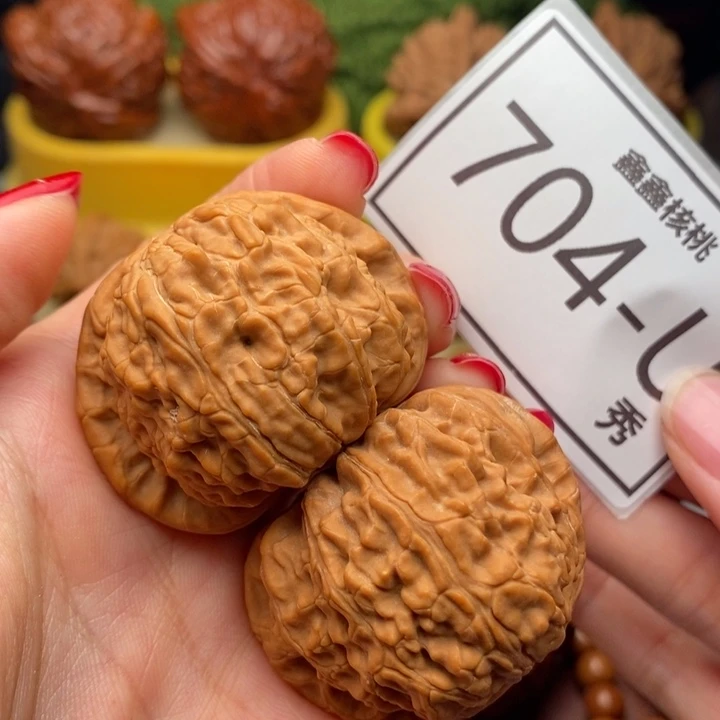 桃核把件白狮子42……