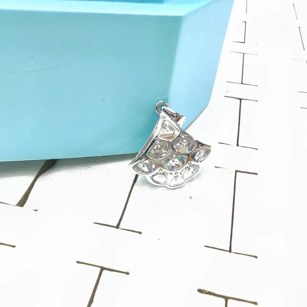 PT950铂金吊坠 七彩拉丝灵动小摆裙铂金吊坠    气质时尚