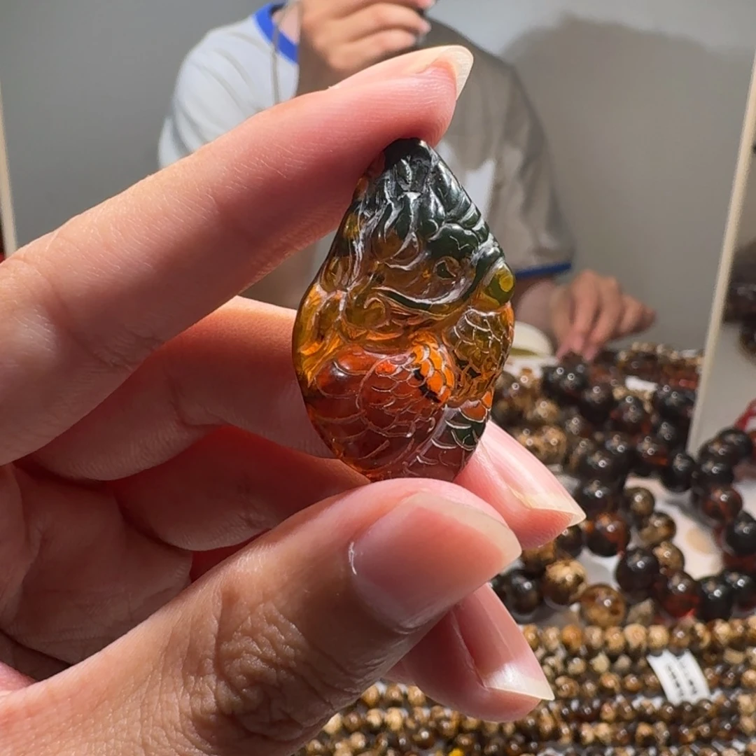 卡***拉未镶嵌琥珀裸石抚顺琥珀龙