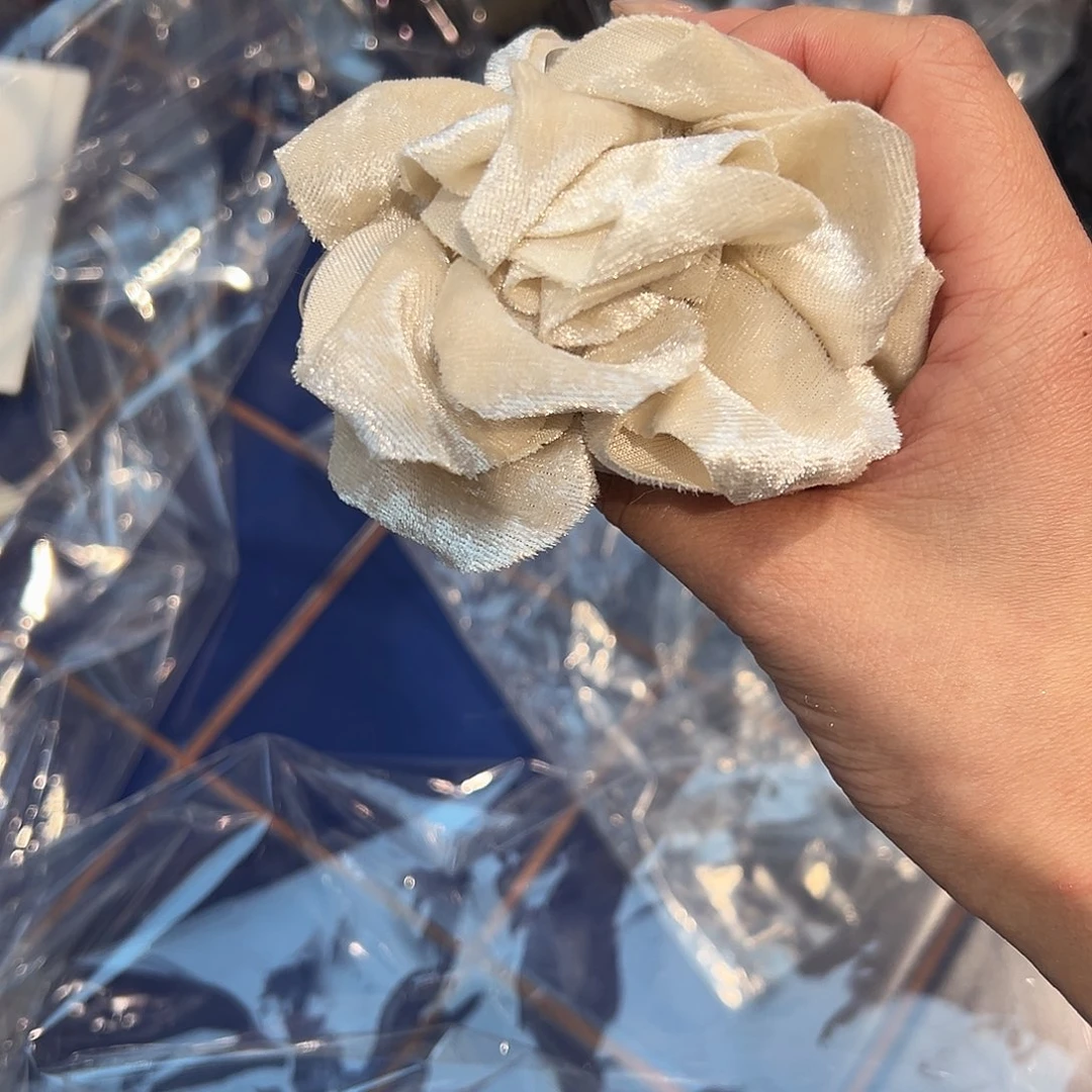 布艺铁合金白色丝绒花花