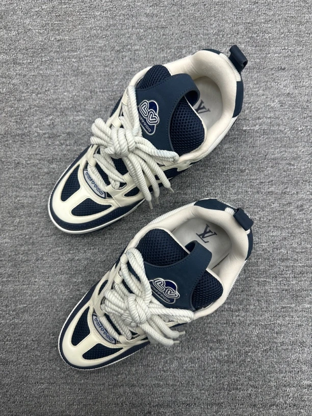 95新 LouisVuitton/路易威登 43.5 lv skate 白蓝配色板鞋 9新
