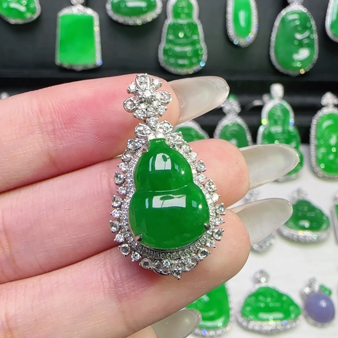 翡翠18K金镶嵌颈饰