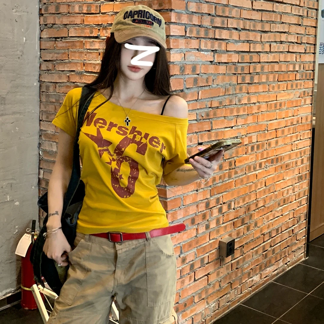 纯棉美式辣妹斜肩露肩短袖t恤女夏季修身印花百搭设计感新款上衣