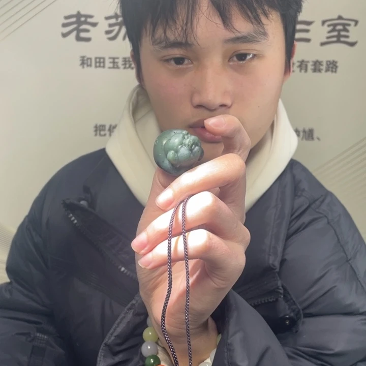 和田玉未镶嵌把件