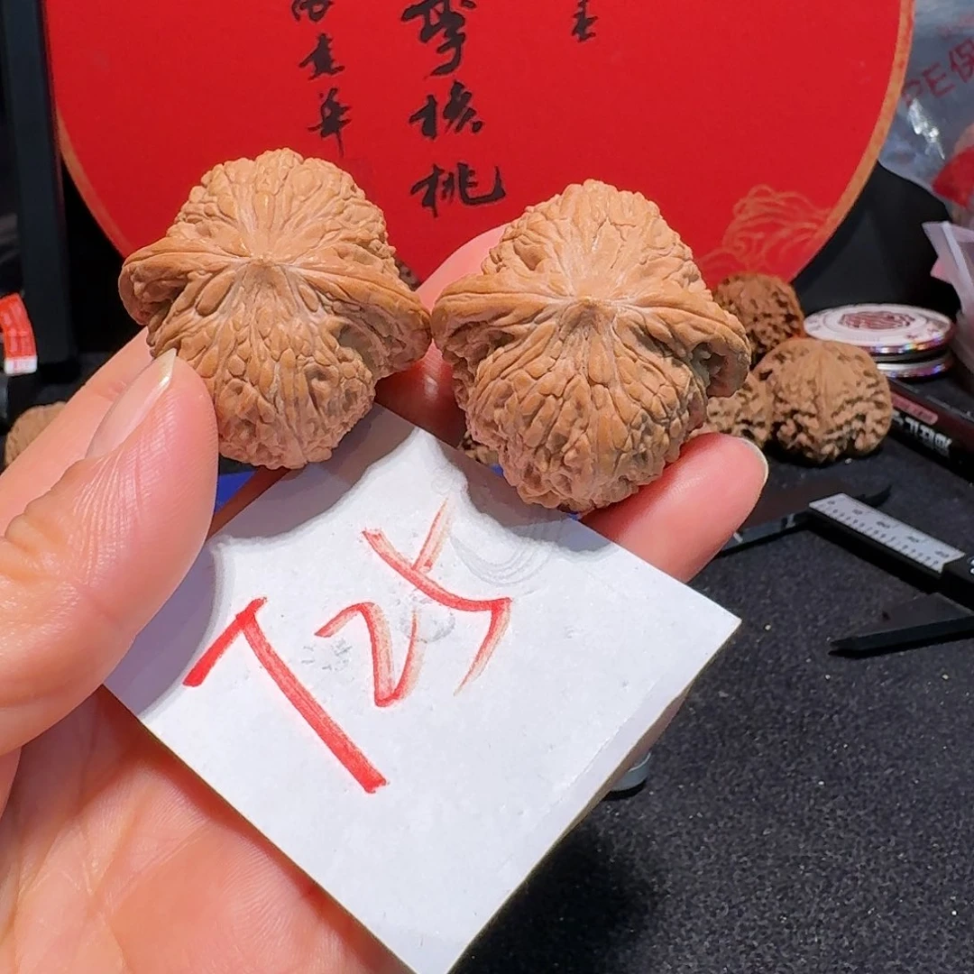 把件文玩核桃38绣球
