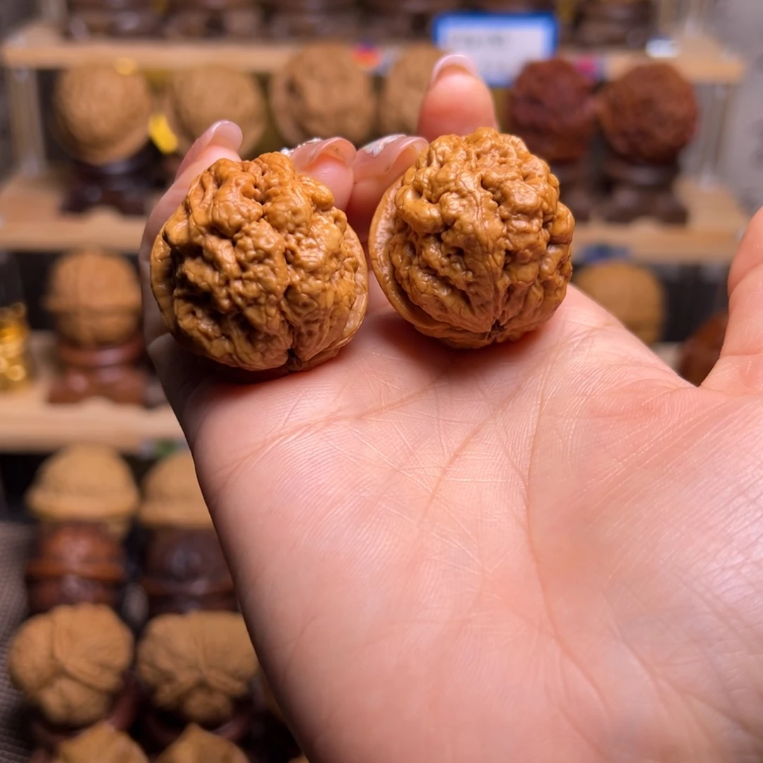 晴***景桃核把件血舍利H06