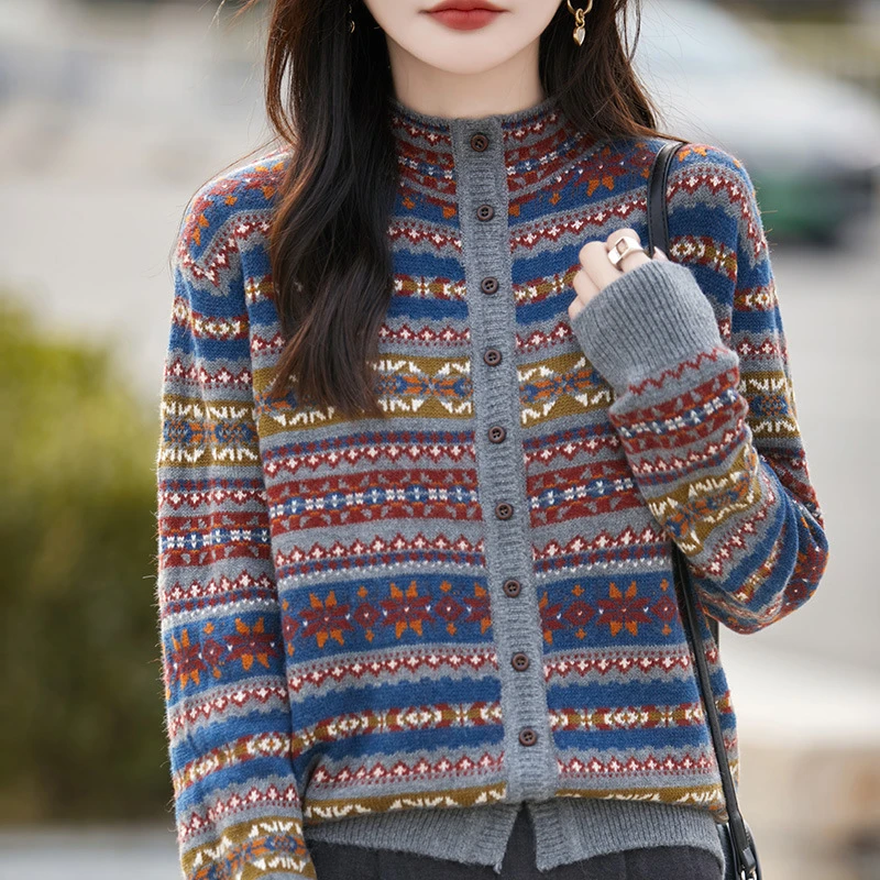 秋冬新款浣熊绒半高领针织开衫女费尔岛提花撞色加厚毛衣外套女装