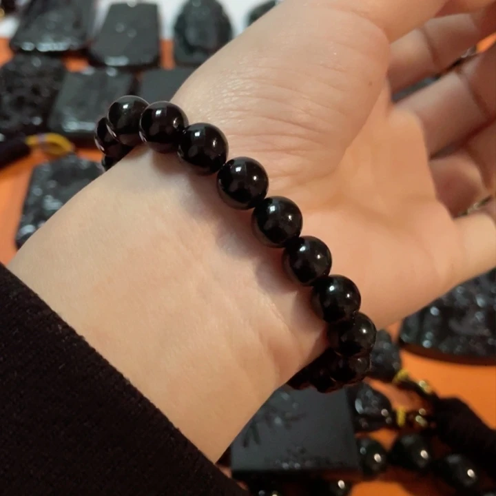 翡翠颈饰未镶嵌上**鱼