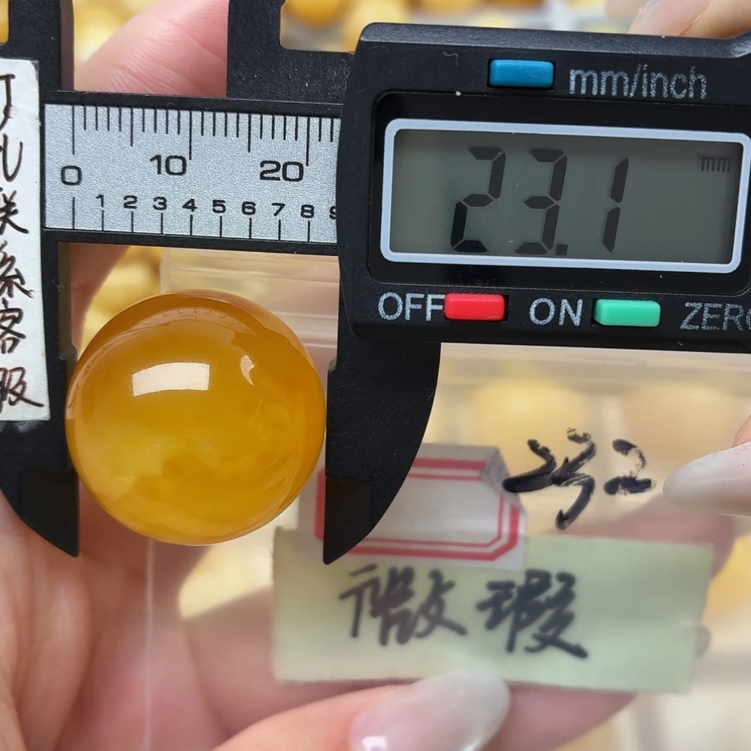 蜜蜡未镶嵌裸石微瑕