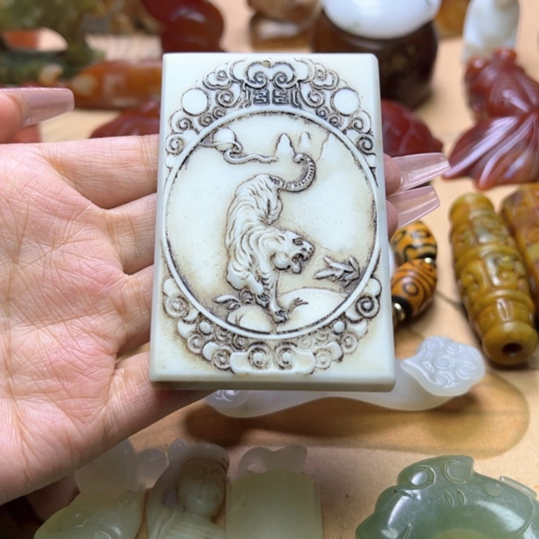 【闪购商品】蛇纹石玉颈饰未镶嵌