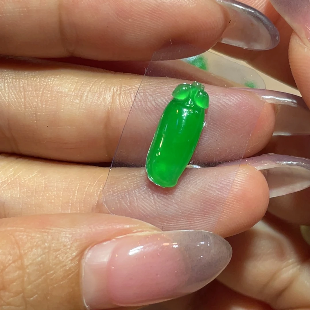 翡翠未镶嵌颈饰瓜