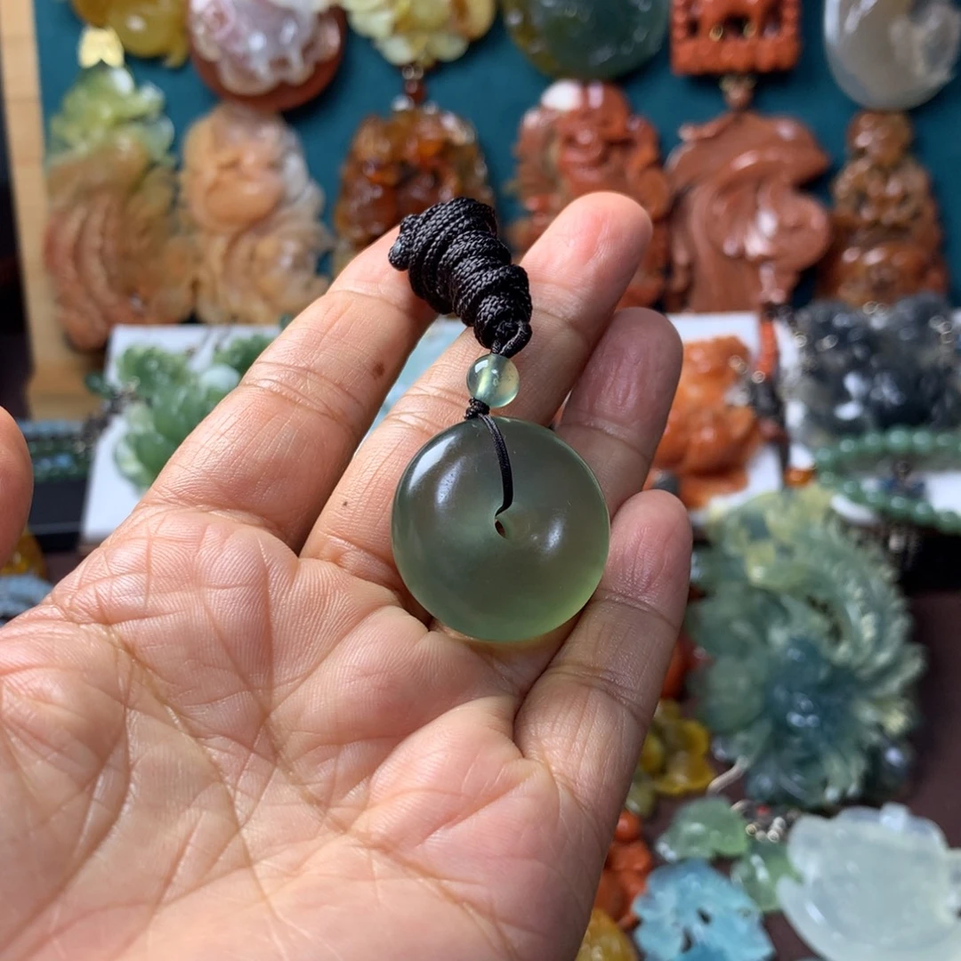 蛇纹石玉未镶嵌挂坠