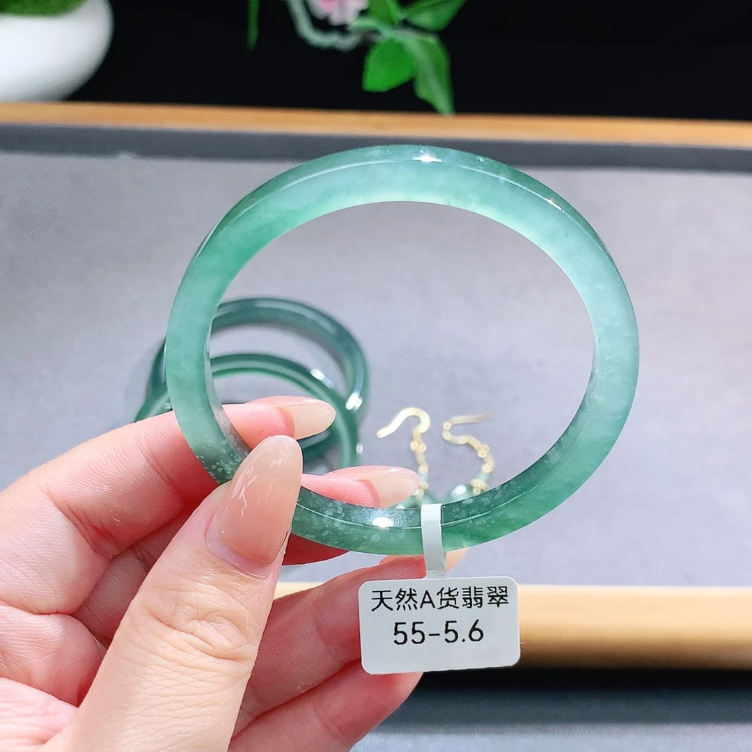 未镶嵌手镯（圆镯）翡翠