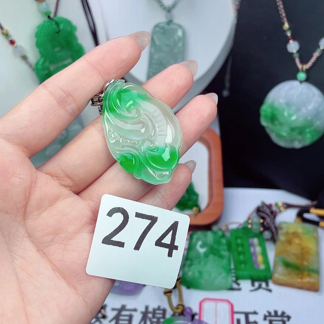 翡翠未镶嵌吊坠(赠链)