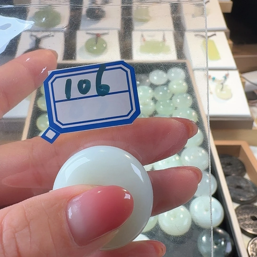 蛇纹石玉颈饰合金精美礼品