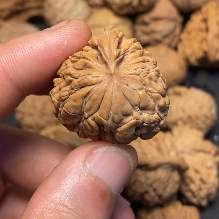 郭***店文玩核桃吊坠文玩核桃异形单只