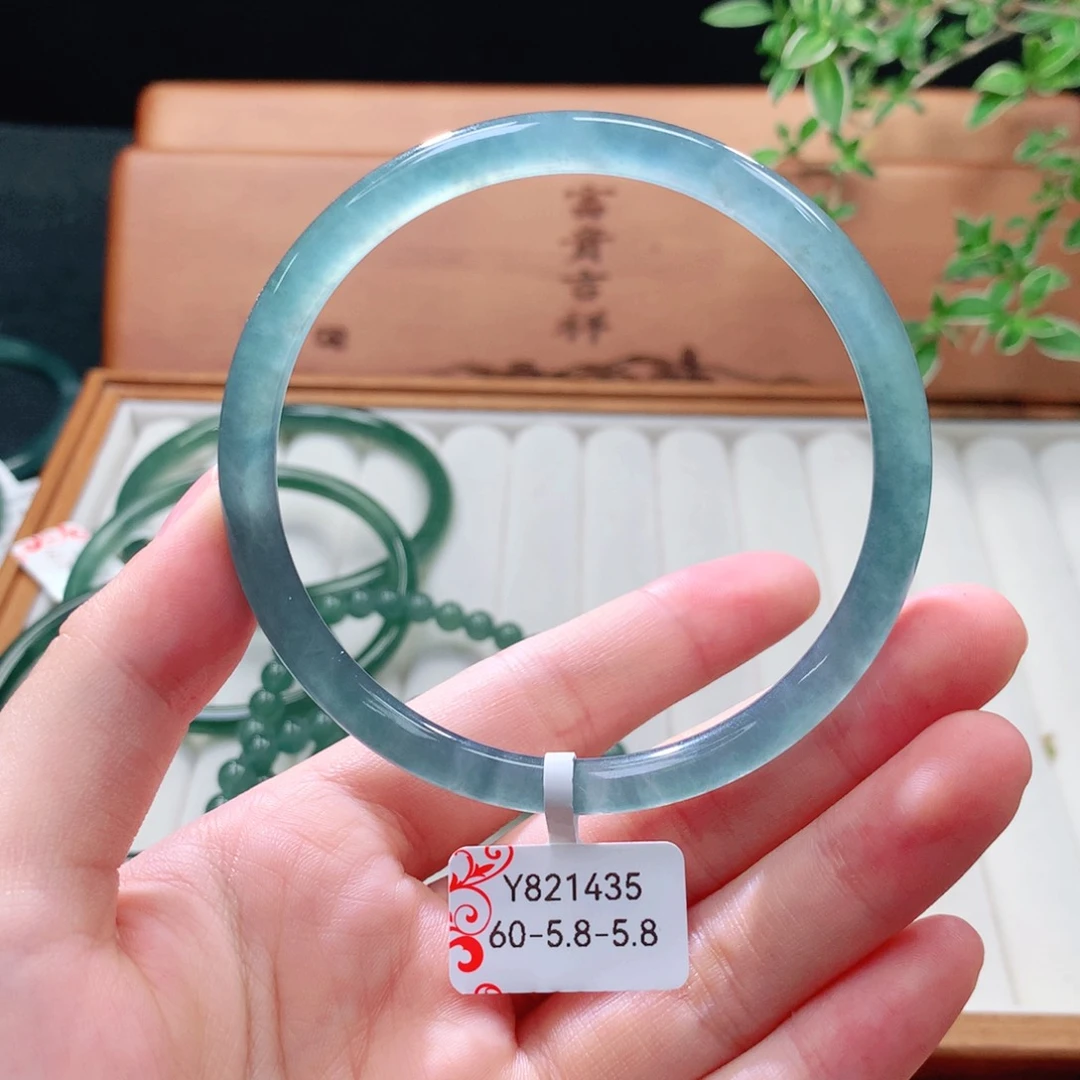 未镶嵌手镯（圆镯）翡翠