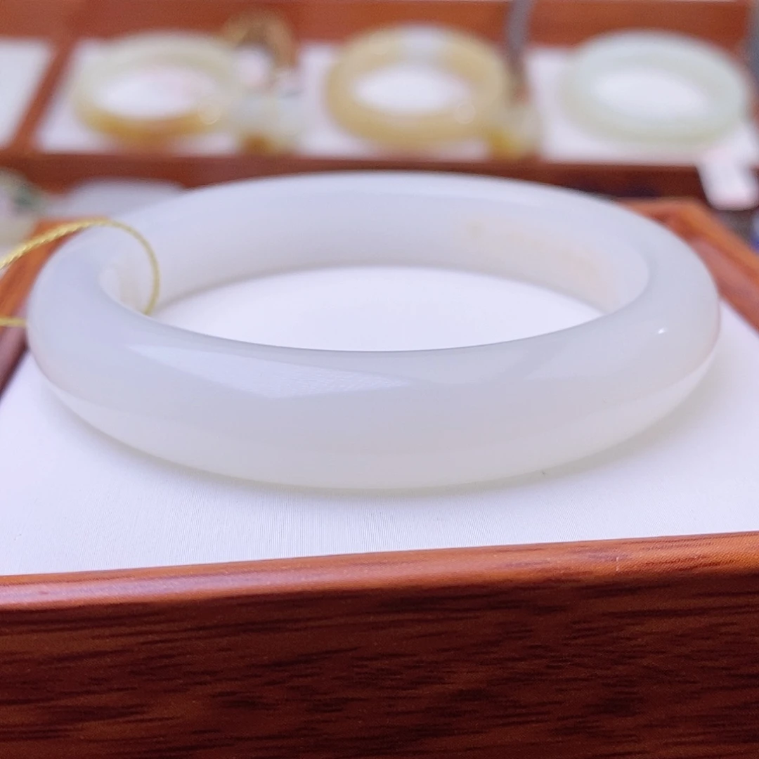 和田玉手镯未镶嵌58