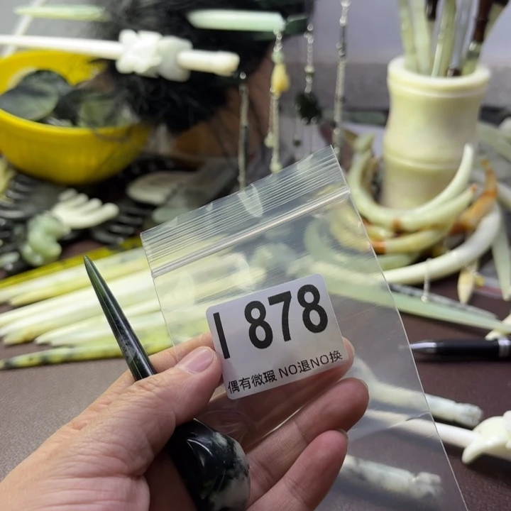 蛇纹石玉发饰合金董*贝