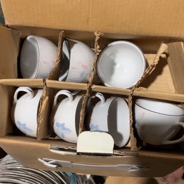 摆件陶瓷盘子碗砂锅都有