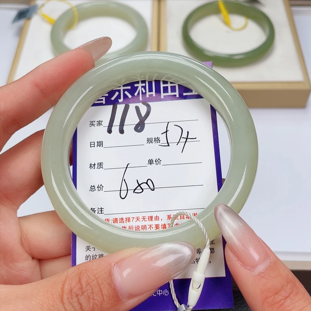 和田玉手镯未镶嵌