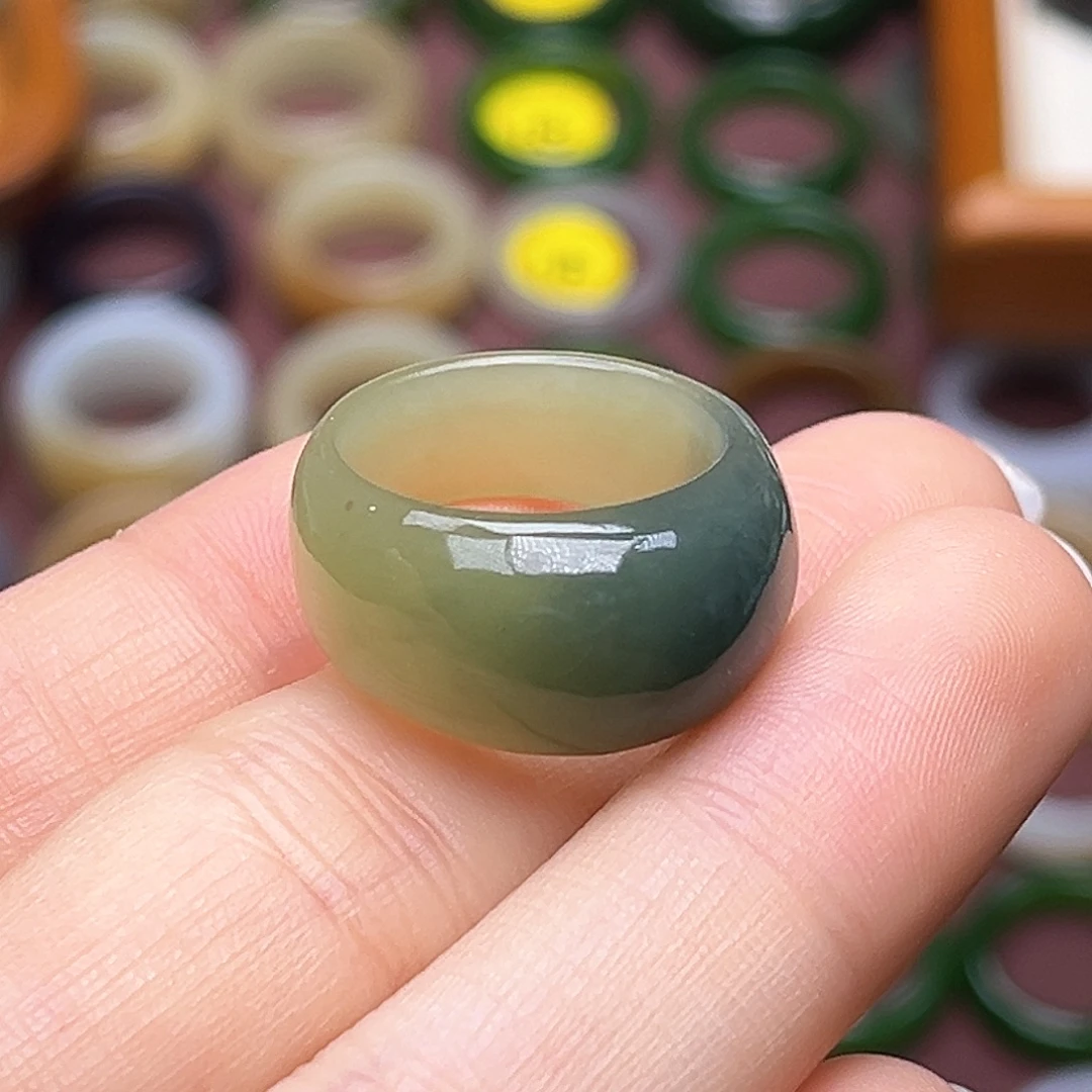 谁***谁和田玉未镶嵌戒指