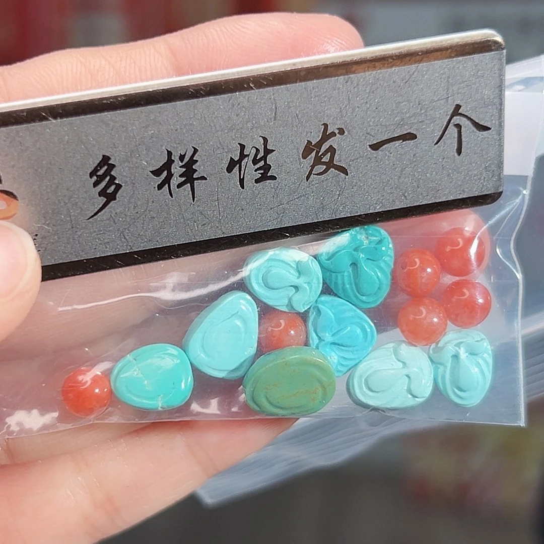 南红玛瑙未镶嵌珠宝奇石发一件，多样性发货