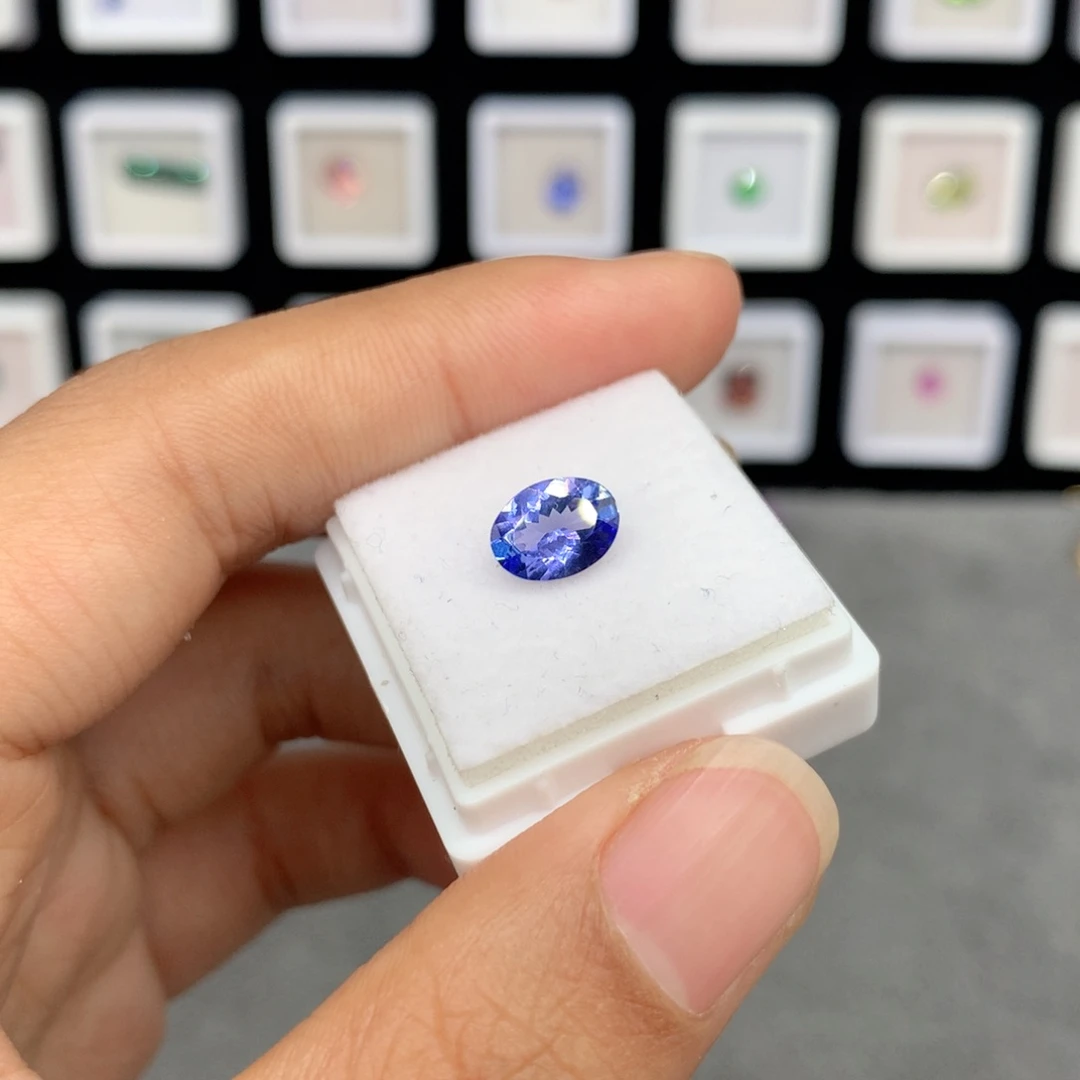 裸石未镶嵌坦桑石6.2*8.2mm