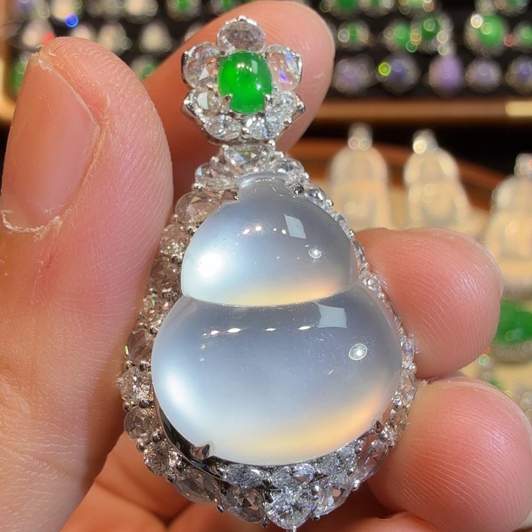 吊坠(赠链)18K金镶嵌翡翠玻璃种极光白胖葫芦