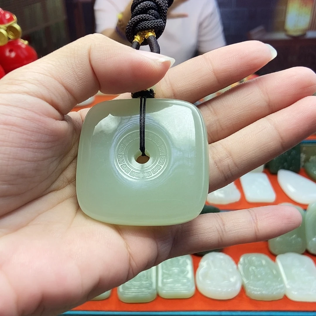 颈饰未镶嵌和田玉牛*哥