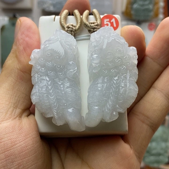 翡翠未镶嵌颈饰貔貅