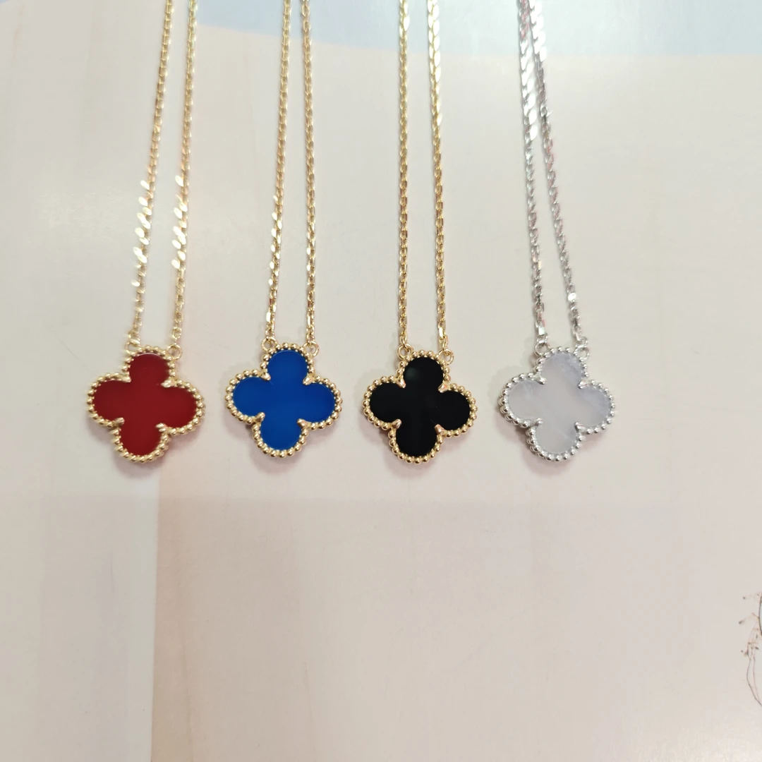 18k金玛瑙玉髓项链5.2克左右，金约4克，高版本，多样性发其一